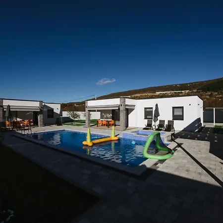 Luxury Blue Sky Ferienhaus Široki Brijeg