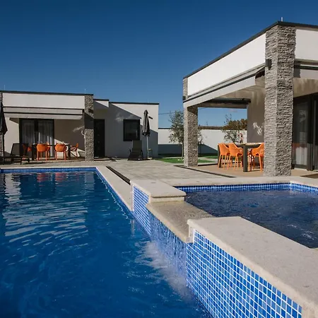 Ferienhaus Luxury Blue Sky *